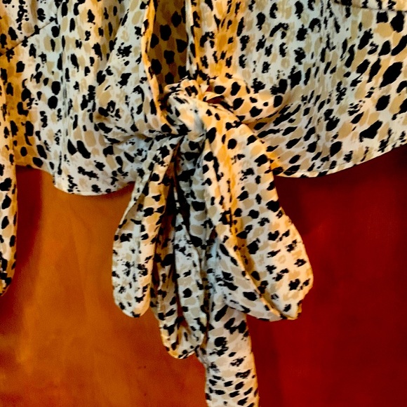 Maison Cinqcent 500 blouse leopard motif colors blk beige white size med - Picture 3 of 7